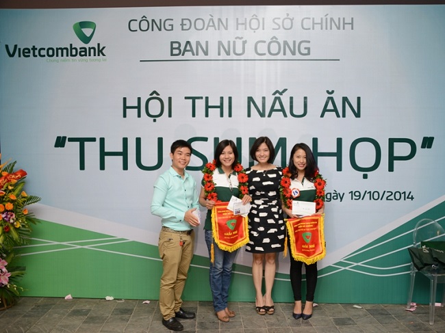 dong phuc can bo nhan vien ngan hang